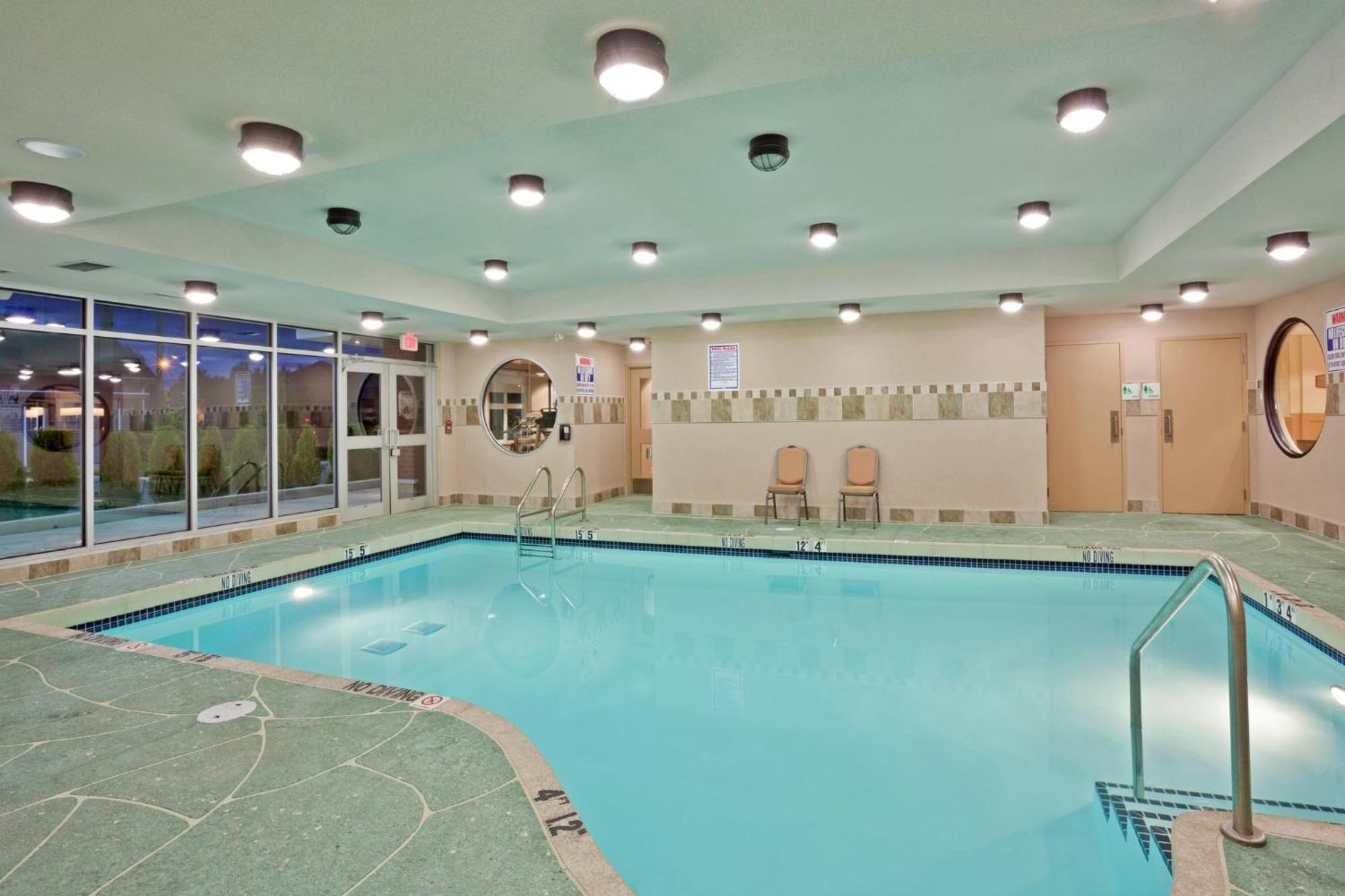 Holiday Inn Hotel & Suites Surrey East - Cloverdale By Ihg Dış mekan fotoğraf