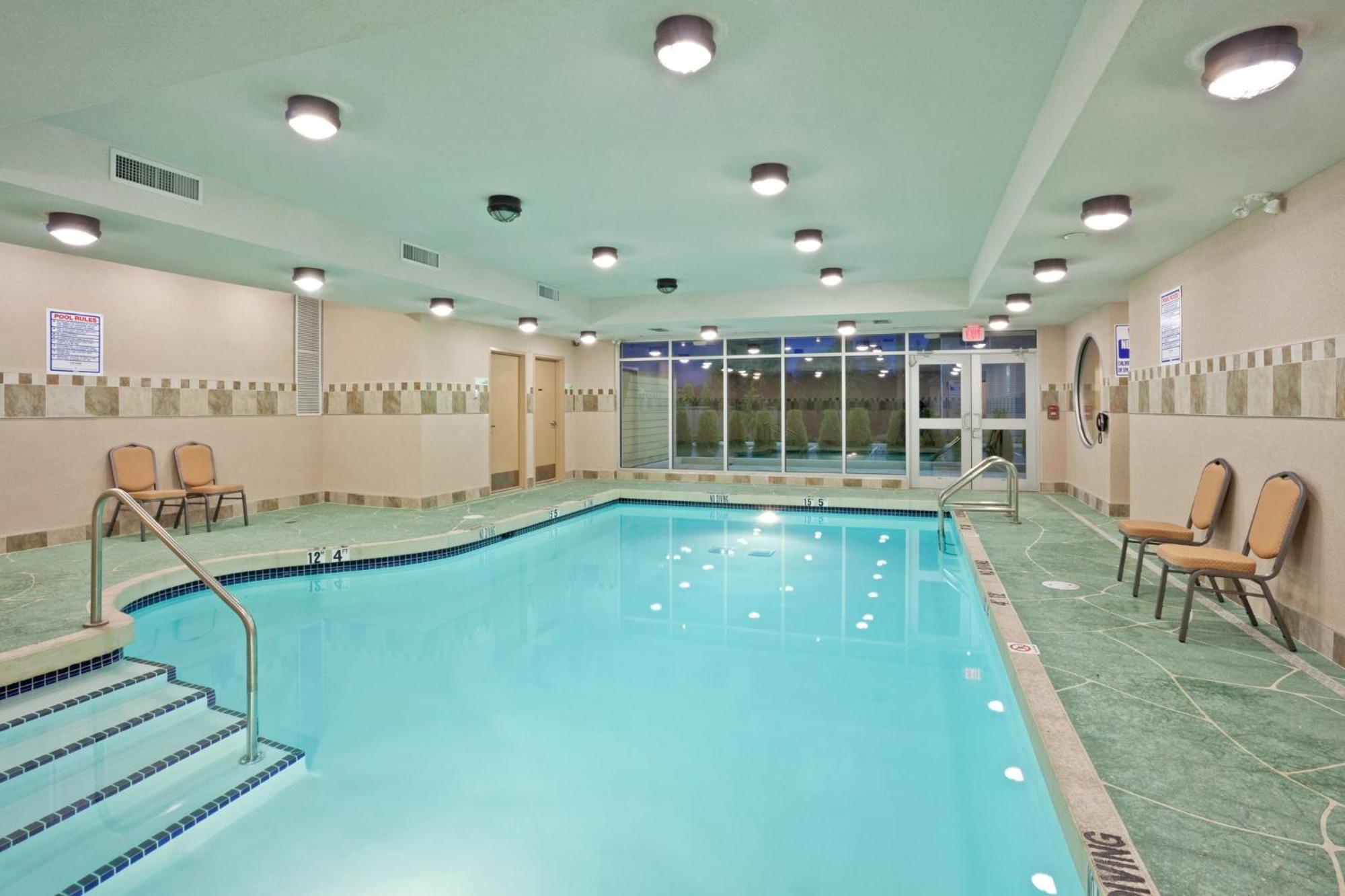 Holiday Inn Hotel & Suites Surrey East - Cloverdale By Ihg Dış mekan fotoğraf