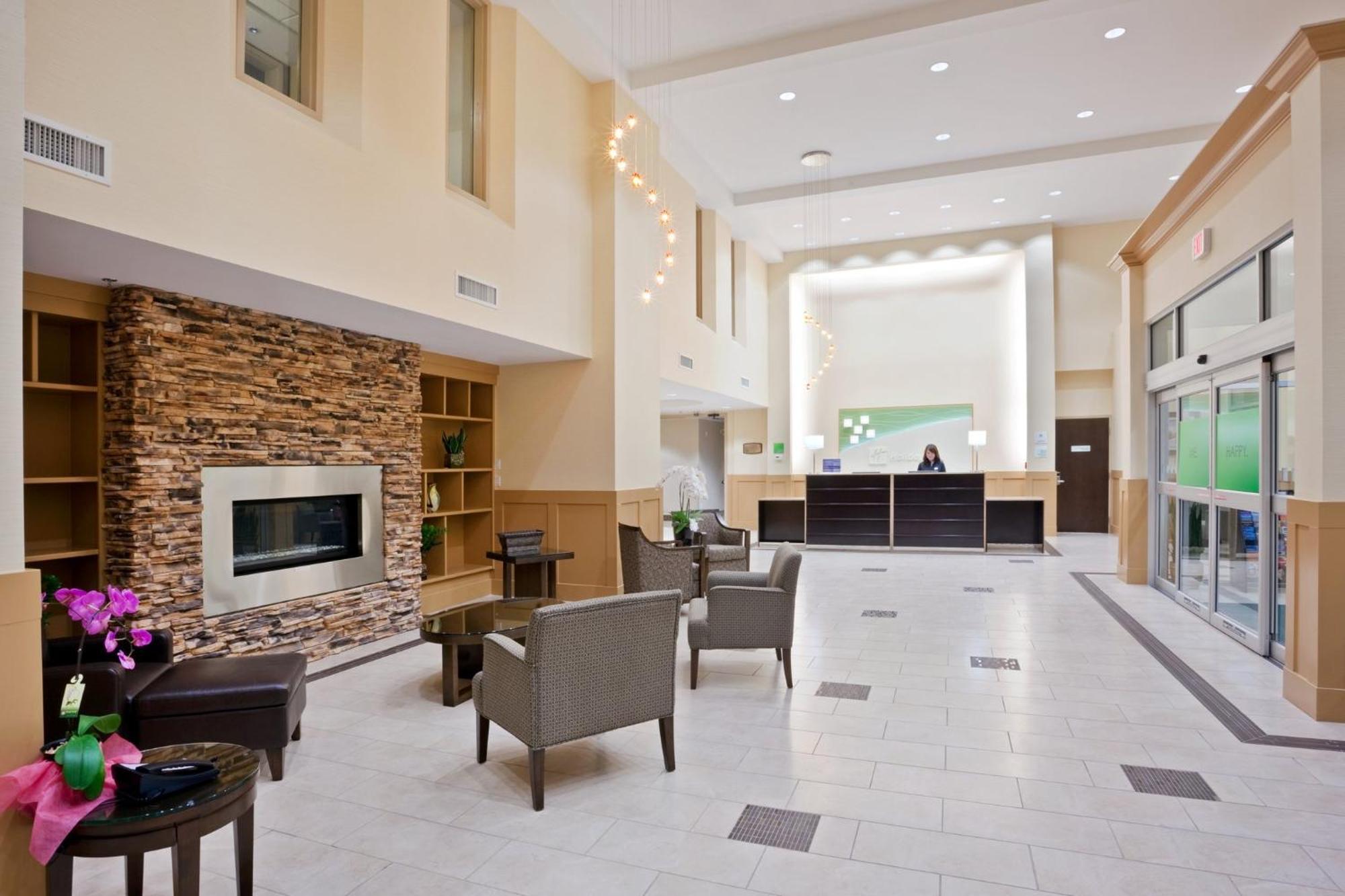 Holiday Inn Hotel & Suites Surrey East - Cloverdale By Ihg Dış mekan fotoğraf