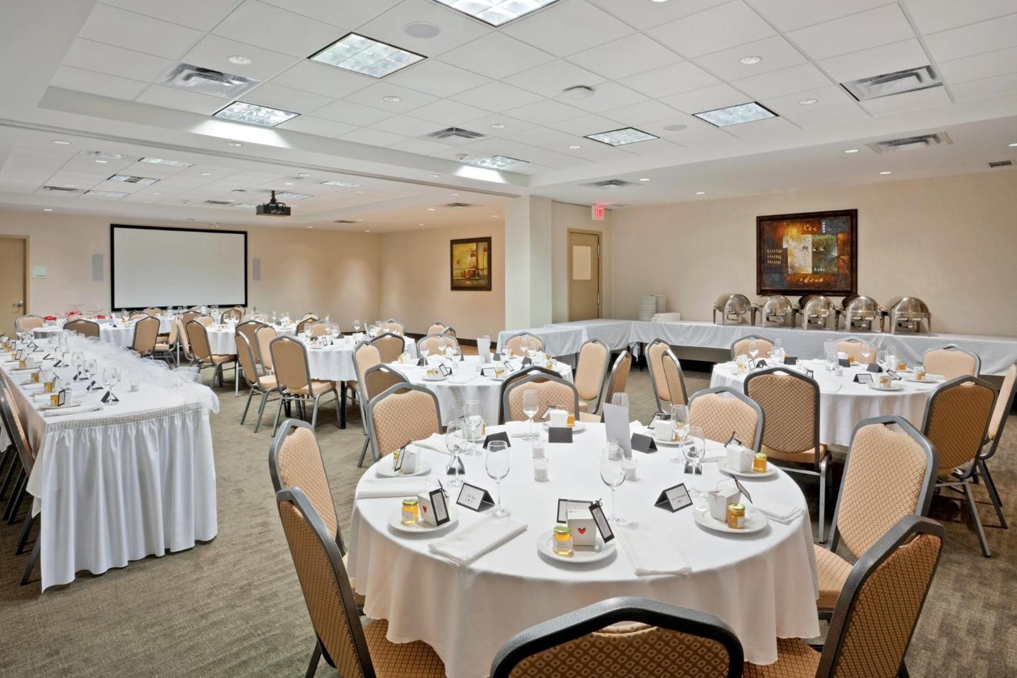 Holiday Inn Hotel & Suites Surrey East - Cloverdale By Ihg Dış mekan fotoğraf