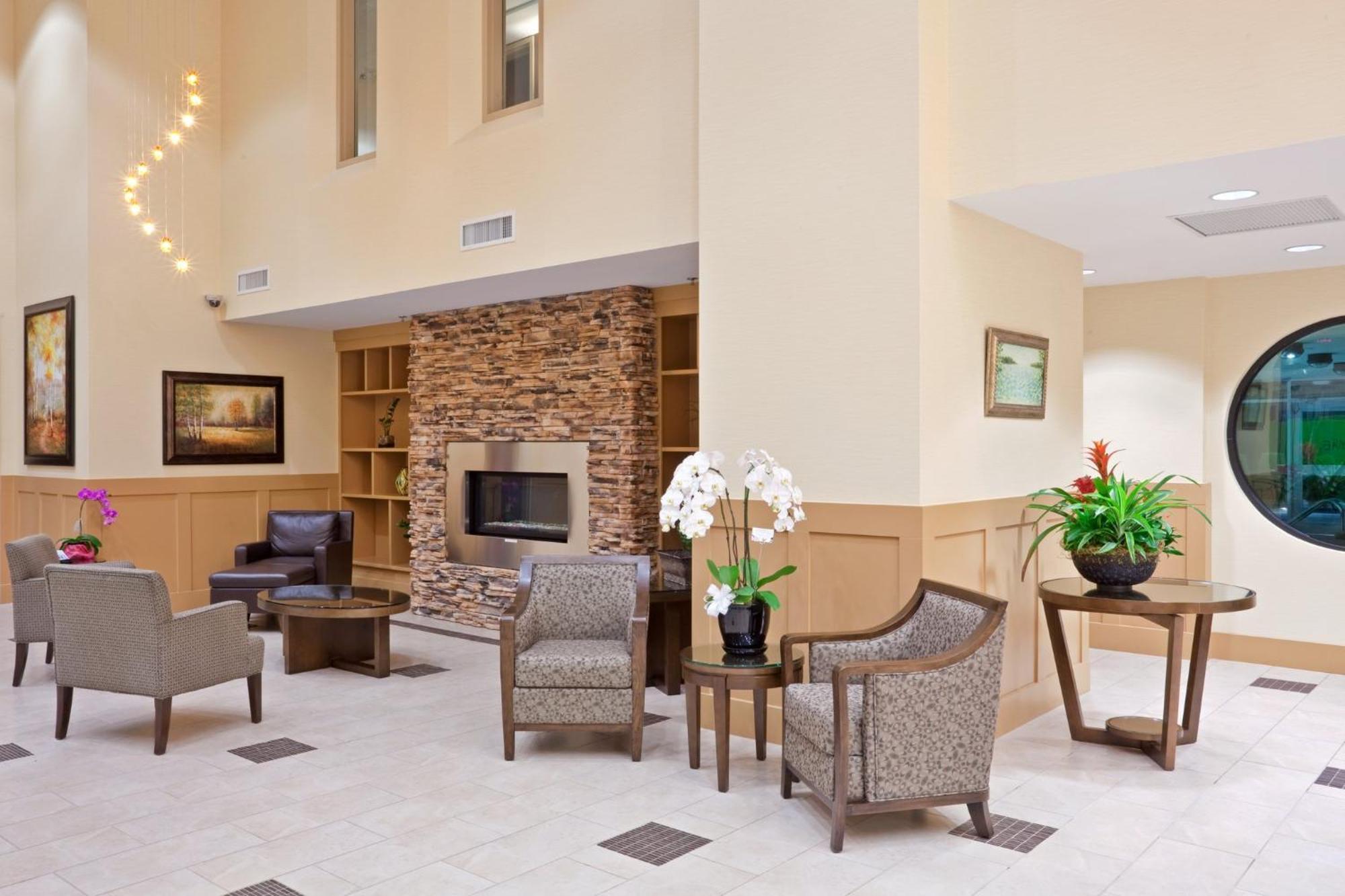 Holiday Inn Hotel & Suites Surrey East - Cloverdale By Ihg Dış mekan fotoğraf