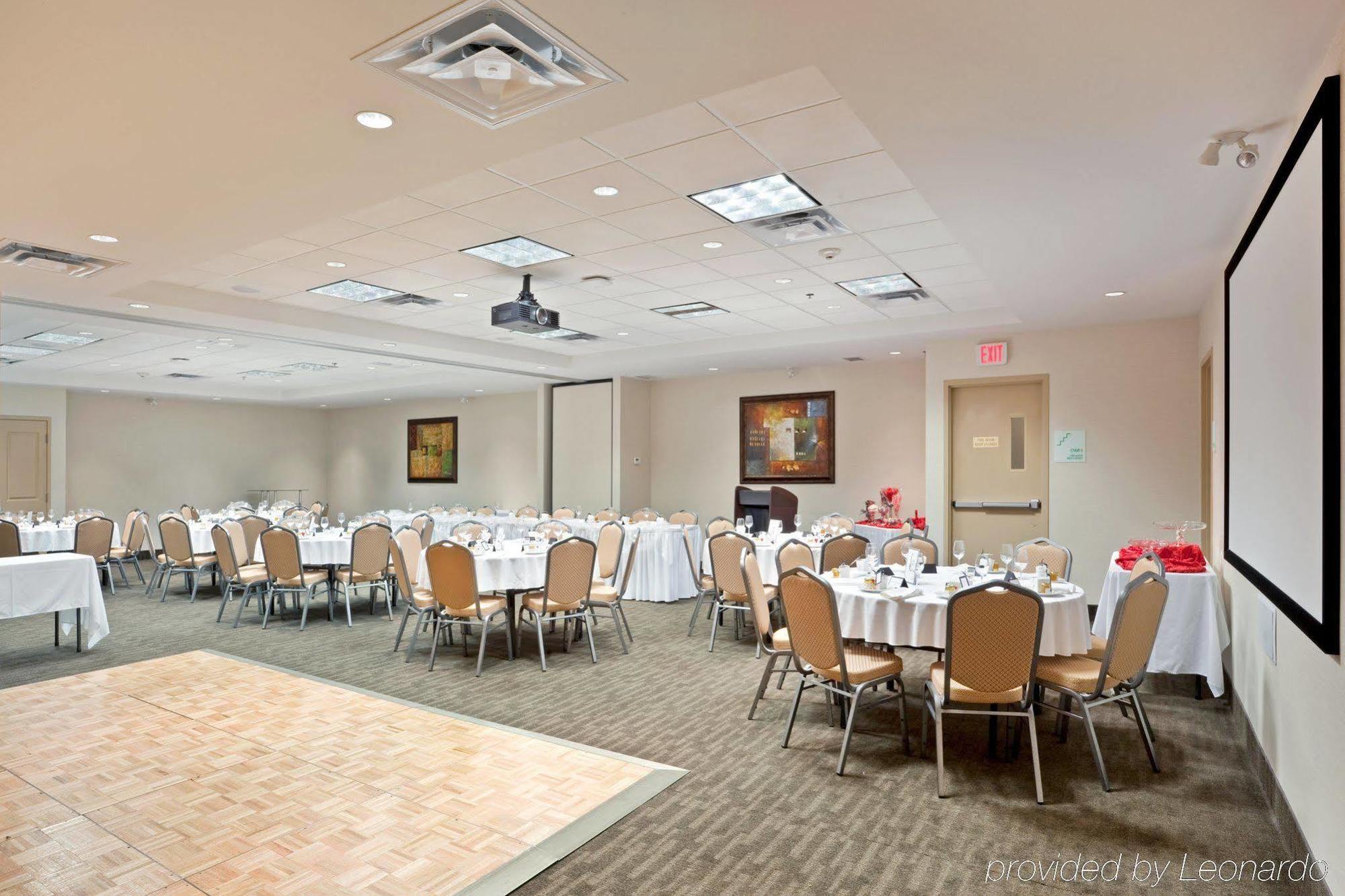 Holiday Inn Hotel & Suites Surrey East - Cloverdale By Ihg Dış mekan fotoğraf